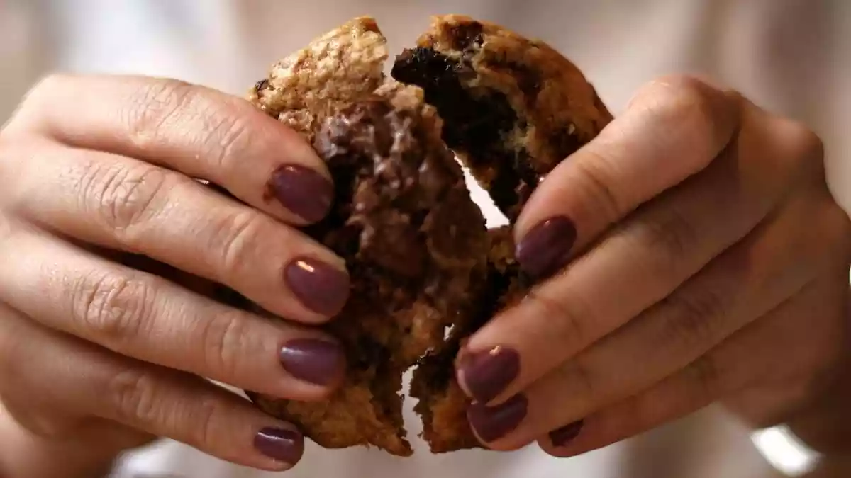 A warm chocolate cookie is a decadent treat that will bring a smile to anyone’s face. However, one can turn these indulgent cookies into a guilt‑free