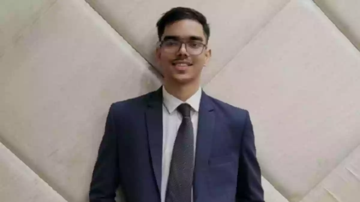 In a remarkable deviation from the norm, Chitransh Agarwal from Durg, Chhattisgarh, opted out of an IIT seat to follow his passion for computer science