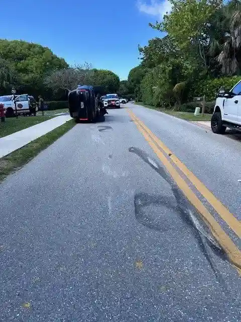 Tiger Woods has been arrested on charges of driving under the influence after rolling his car in a crash in Florida, authorities have confirmed