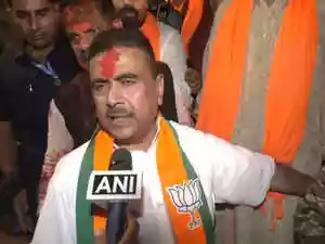 The leader of the opposition in the state assembly, accompanied by other senior functionaries of the party, went to the CEO's office with a large volume of