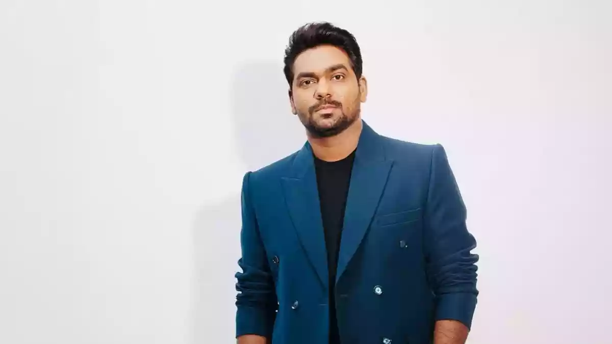 Famous stand-up comedian Zakir Khan shocked his fans recently by announcing a prolonged break, potentially lasting until 2029-30. Speaking to the audience