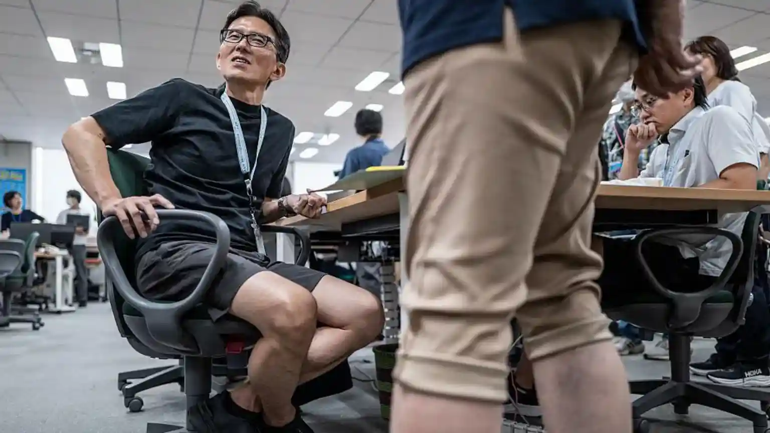 Tokyo urges men to wear shorts to work