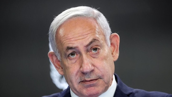 Top Israeli security officials and ministers are privately urging Prime Minister Benjamin Netanyahu to do a temporary cease-fire deal with Hamas rather than expand a ground offensive against the militant group in Gaza City, according to Israeli officials.