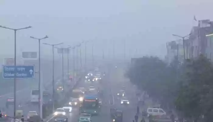 Delhi's air quality worsened Sunday with AQI at 470 under ‘severe' category, as toxic smog covered areas like Akshardham Temple, Mayur Vihar