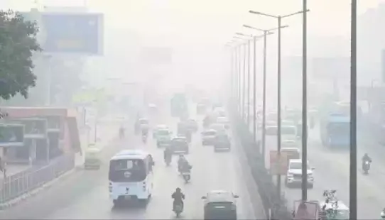 Delhi AQI hits 'Very Poor' as toxic smog covers Anand Vihar, ITO, and AIIMS. Bawana records 378. Check the latest AQI levels for 30+ Delhi areas and health