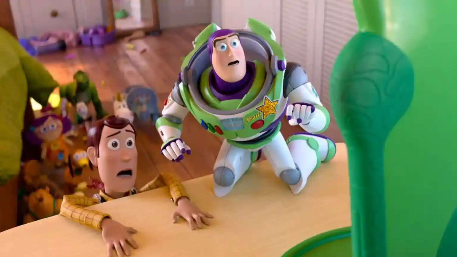 US actor Tom Hanks has said the latest Toy Story film highlights children's addiction to screens, an issue that he says strikes 