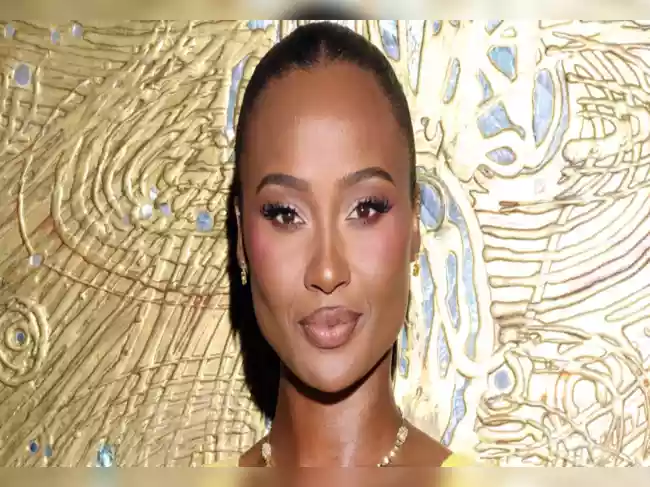 Kayla Nicole faces backlash for an apology regarding past bigoted tweets. Critics claim her Instagram statement, flagged as AI-generated by detection tools