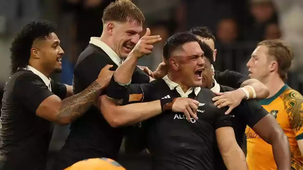 Tries</b>: Carter, Tupaea 2, Bower Cons</b>: McKenzie Pens</b>: McKenzie 2 New Zealand beat Australia in Perth but missed out on the Rugby Championship title to South Africa, who defended their crown with victory over Argentina.</b> A Quinn Tupaea double helped the All Blacks claim a bonus-point 28-14 win in Saturday's early game to move four points clear of Springboks in the table.