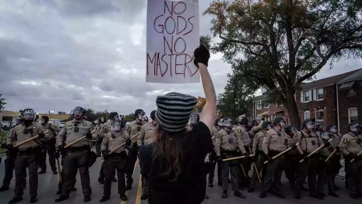 Trump administration asks Supreme Court to allow deployment of National Guard in Chicago area
