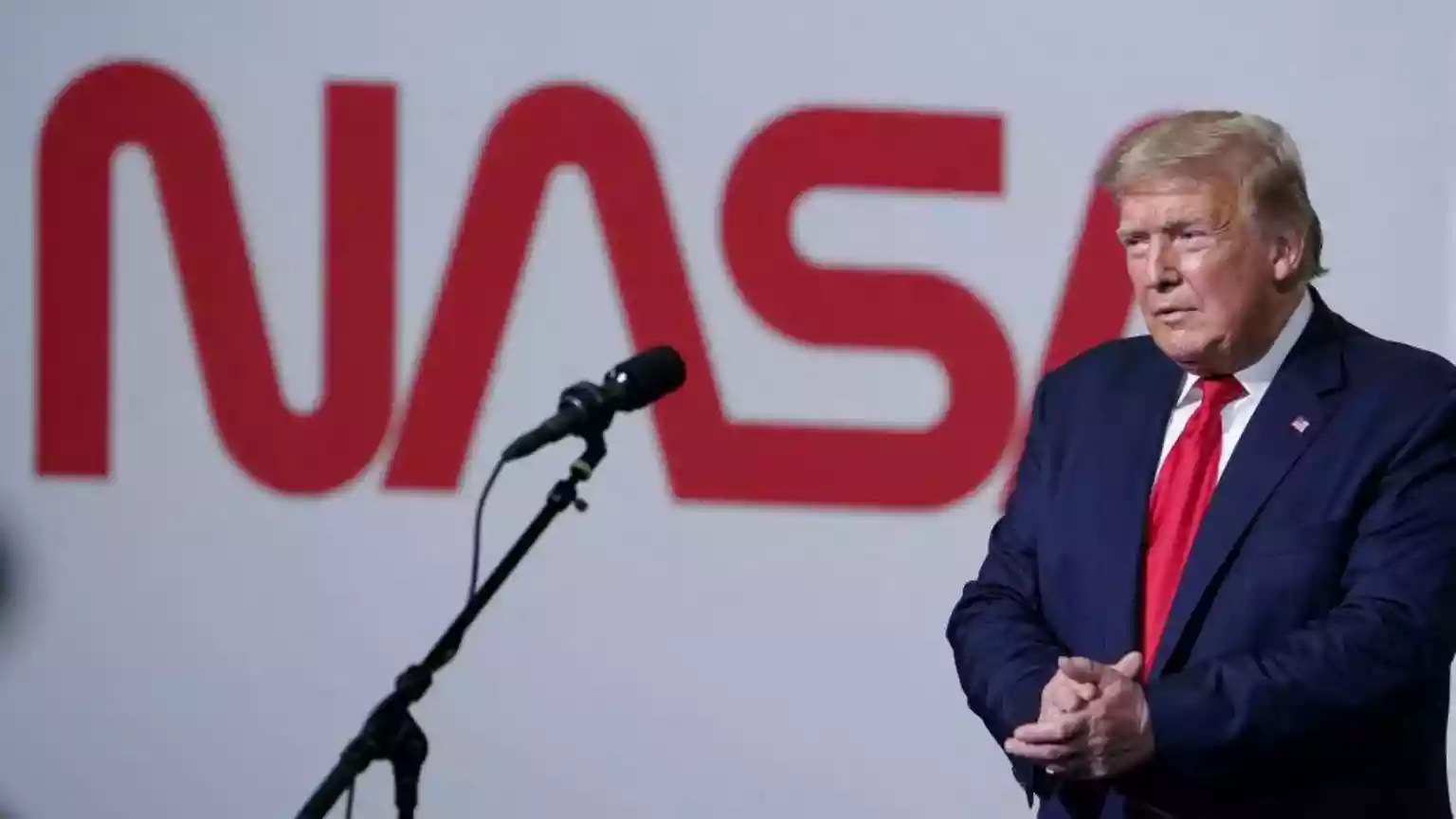 Trump sees 'America First' opportunity in Nasa mission to Moon