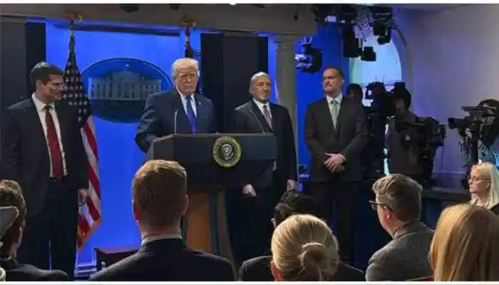 Trump signs 10% global tariffs order