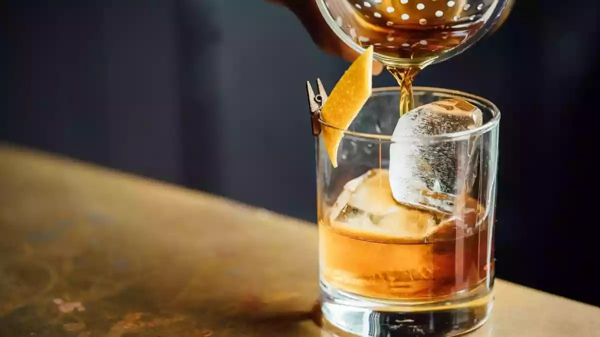 Try These 4 Whiskey-Based Cocktails To Prepare For The Monday Morning Blues