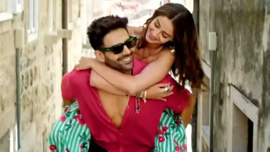 <strong>Tu Meri Main Tera Main Tera Tu Meri Movie Review:</strong> “Hook-up culture mein 90s jaisa love story dhund rahi hoon