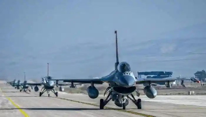 A Turkish F-16 fighter jet from the 9th Main Jet Base crashed in Balıkesir today. Governor Ustaoğlu confirms the pilot's death. Get the latest details on the