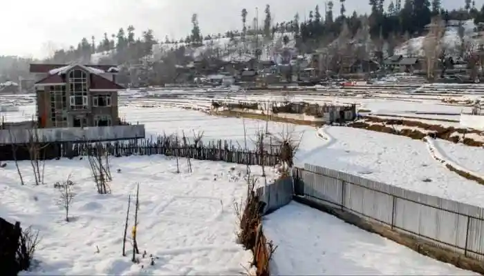 <strong>IMD weather update: </strong>IMD issued an alert as two new Western Disturbances hit Northwest India today. Expect rain and snowfall in J&K