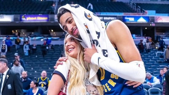 Tyrese Haliburton is dating Jade Jones. She is frequently spotted at Haliburton’s matches and has an impressive Instagram following of 81.3k followers. Tyrese Haliburton’s sprint to the NBA Finals 2025 with the Indiana Pacers has been nothing short of spectacular and he seems to have somebody to support him every step of the way. It appears Haliburton’s long-time girlfriend, Jade Jones, has started to catch the eye of the public and fans just can’t seem to rest until they know all about the point guard’s love interest outside of the court.