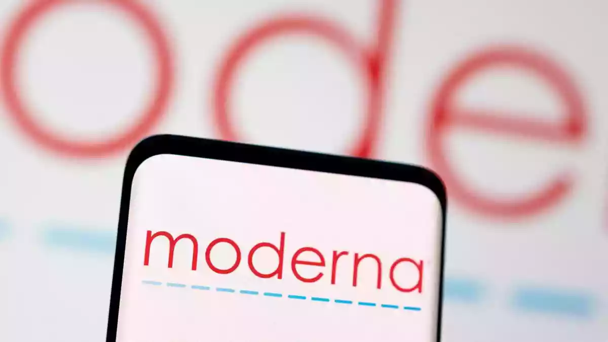 U.S. FDA approves first mRNA flu shot from Moderna