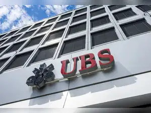 UBS may relocate to the United States. This follows Swiss government proposals on capital needs. Senior UBS officials met with US authorities. They discussed a strategy shift. This could involve acquiring a US bank. Sergio Ermotti called the Swiss proposals excessive. UBS will protect shareholders' interests. A headquarters move from Switzerland is possible. London is another potential location.