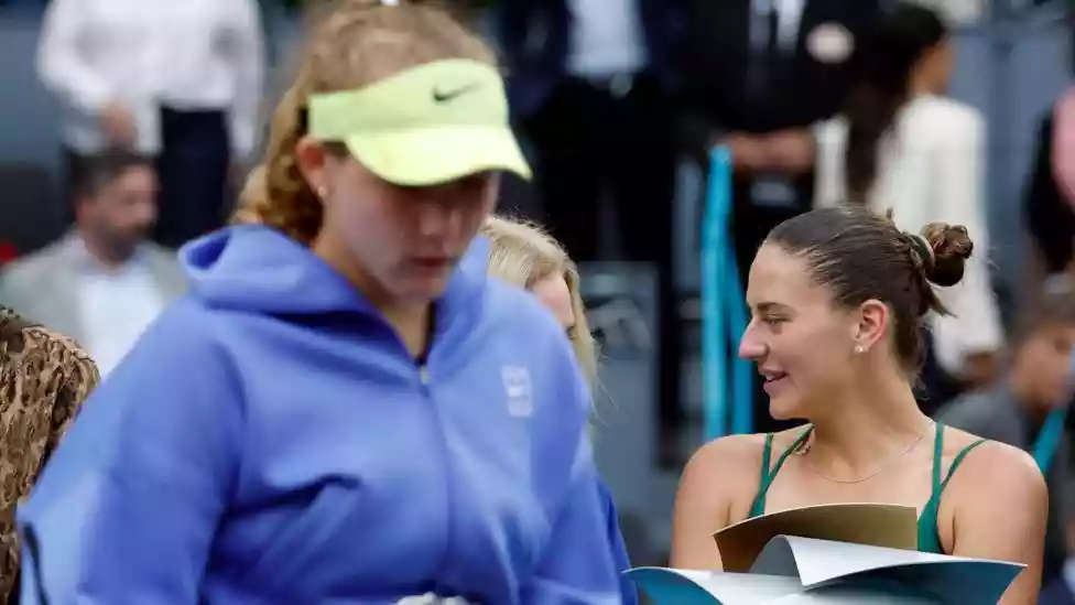 <b>Russia's war in Ukraine will provide an unavoidable backdrop to the French Open women's singles semi-finals.</b> Ukraine's Marta Kostyuk faces