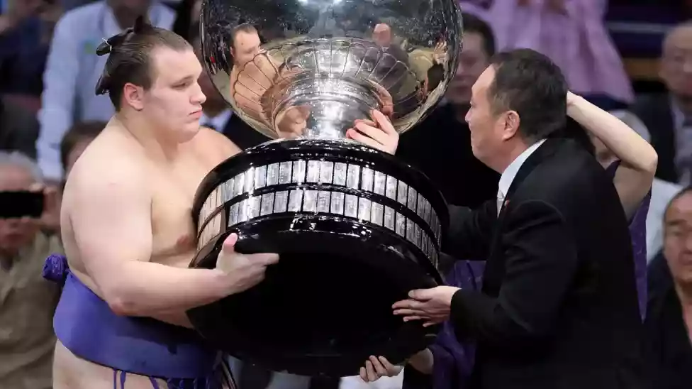 Ukrainian refugee becomes sumo champion in Japan