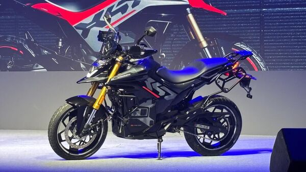 Ultraviolette X47 Crossover, the electric adventure motorcycle from Ultraviolette Automotive, has garnered more than 3,000 bookings within just 24 hours of its launch. The Ultraviolette X47 Crossover, which was launched on September 23 as a crossover between a naked streetfighter and a purpose-built adventure tourer, raked in 125 bookings every hour since its launch.