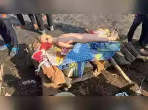Police foiled an insurance fraud attempt in Hapur. A Delhi man brought a mannequin to a cremation ground, claiming it was his deceased employee