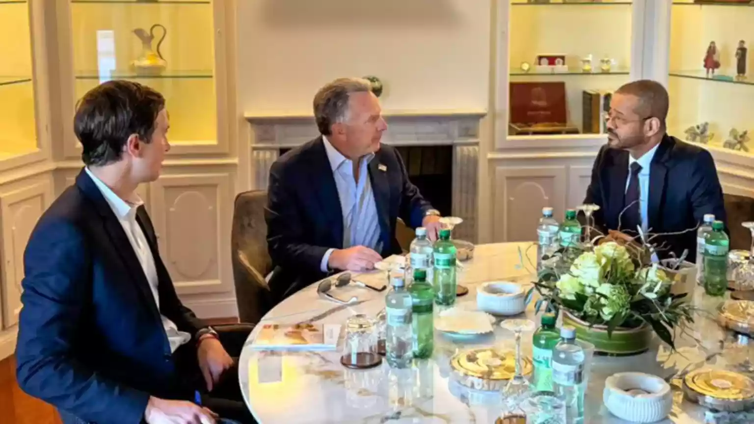 US and Iran begin talks seen as crucial to prevent conflict