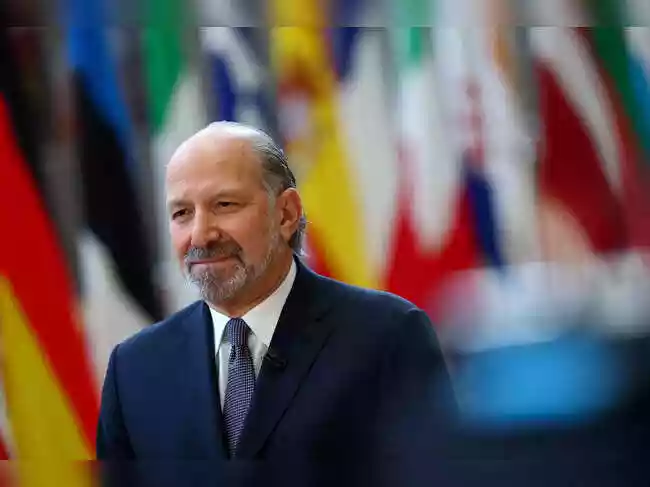 Commerce Secretary Howard Lutnick said South Korean memory chipmakers and Taiwanese companies that aren't investing in the US may face up to 100% tariffs