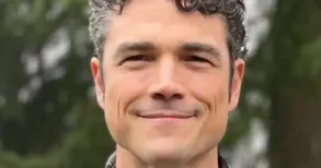 A senior United States intelligence official resigned from his post on Tuesday, citing misgivings about the war with Iran launched by the US and Israel