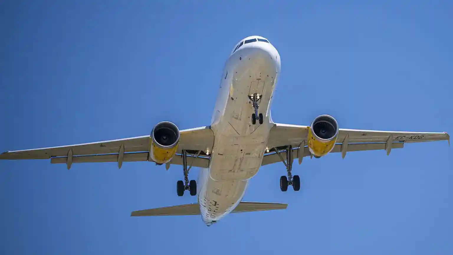 European airlines can use US-grade jet fuel to ease potential shortages caused by the US-Israel war with Iran, the EU and two major international airline