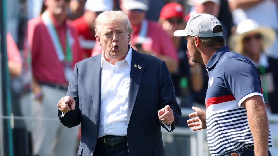 US president Donald Trump arrived to watch the Ryder Cup amid a partisan atmosphere on day one at Bethpage Black.</b> Air Force One flew over the course just outside New York at approximately 11:00 local time (16:00 BST) and landed at a nearby airport.