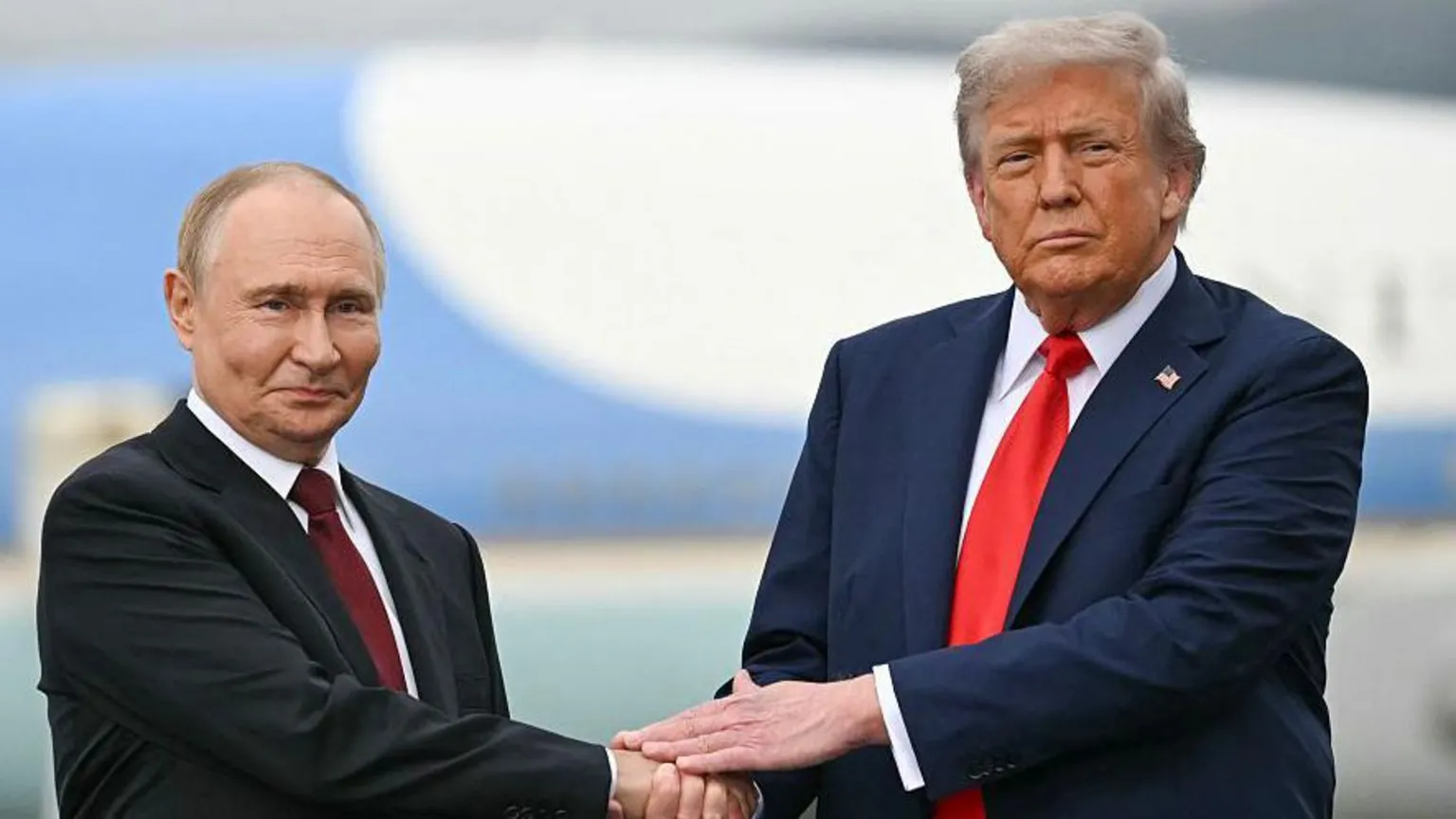 US President Donald Trump has called on the European Union to hit China and India with tariffs of up to 100% as part of his efforts to force Russian President Vladimir Putin to end the war in Ukraine, a source familiar with the discussions has told the BBC.