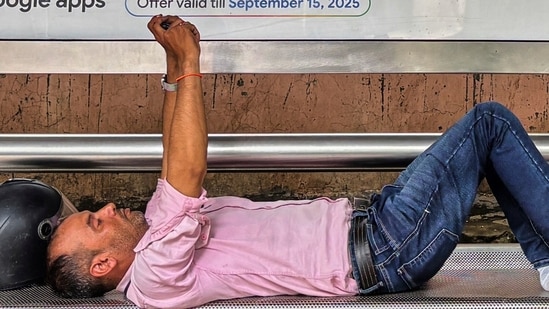 Users across mobile networks in India were experiencing a prolonged outage on Monday, August 18 — starting majorly with Airtel, then to a lesser degree with Jio and Vodafone-Idea. The issue was first flagged in Delhi-NCR, and later in Mumbai and Bengaluru too, spreading across India soon after.