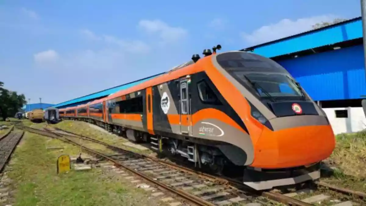 Vande Bharat Sleeper Train Review Claims It’s A Perfect Blend Of ‘Style