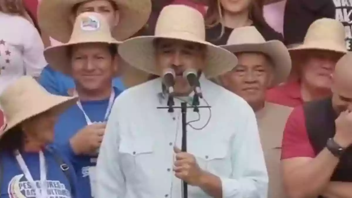 Venezuela's Nicolás Maduro Sings