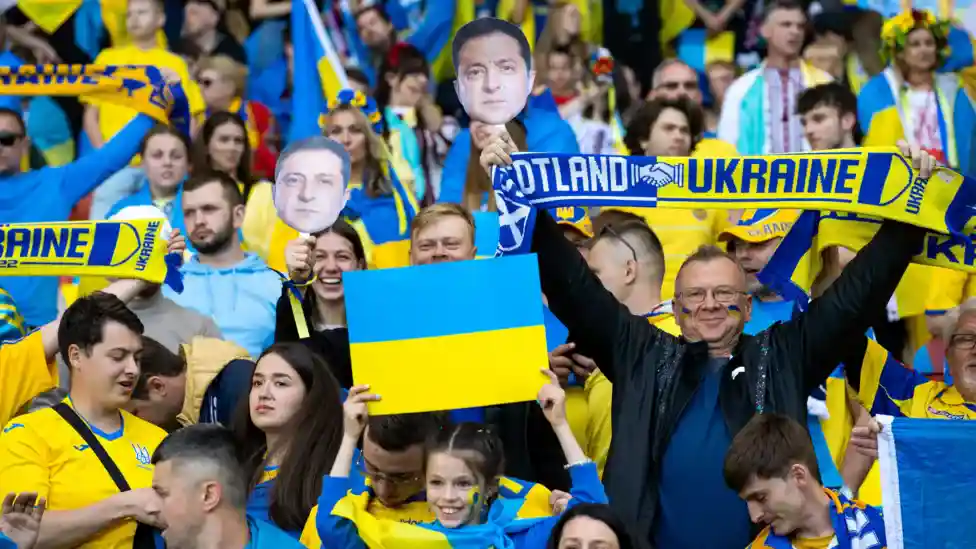 Venue:</b> Hampden Park, Glasgow Date:</b> Sunday, 12 October Kick-off:</b> 17:00 BST Coverage:</b> Watch on BBC Scotland, BBC Two and the BBC iPlayer; listen on BBC Radio Scotland & Radio Nan Gaidheal; follow live text coverage, in-play clips and join the conversation on the BBC Sport website & appWorld Cup qualifying: Scotland v Belarus</b>Venue:</b> Hampden Park, Glasgow Date:</b> Sunday, 12 October Kick-off:</b> 17:00 BSTCoverage:</b> Watch on BBC Scotland, BBC Two and the BBC iPlayer; listen on BBC Radio Scotland & Radio Nan Gaidheal; follow live text coverage, in-play clips and join the conversation on the BBC Sport website & appScotland head coach Steve Clarke says World Cup qualification would 