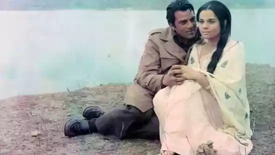 Bollywood is mourning the loss of legendary actor Dharmendra, who passed away on November 24 at the age of 89. Among those paying tribute is veteran actor