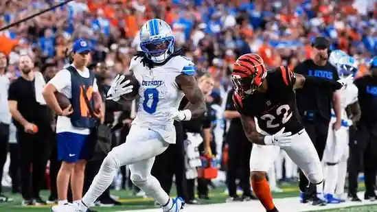 Viewers expressed frustration Sunday night after Fox unexpectedly switched coverage from the Detroit Lions vs. Cincinnati Bengals game to the Washington Commanders vs. Los Angeles Chargers matchup, with an entire quarter still remaining in the original broadcast.Viewers expressed frustration Sunday night after Fox unexpectedly switched coverage from the Detroit Lions vs. Cincinnati Bengals game to the Washington Commanders vs. Los Angeles Chargers matchup, with an entire quarter still remaining in the original broadcast.Many took to social media to vent their disappointment.One person wrote, “Why did Fox switch the coverage from the lions game to the commanders game with a whole quarter left????? Don't piss me off.”Another commented, “I was just watching my Lions play the Bengals...and Fox switched the game to WAS@LAC. Is this like everybody or are they just punishing me?”A third person added, “Fox changed the Lions game to the Commanders/Chargers when it was a blowout . Please change it back.”