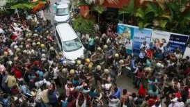 <h4>Violence erupts as ED raids for Kerala CM Pinarayi Vijayan’s houses</h4><h4>During the raids, top CPI(M) leaders and hundreds of party