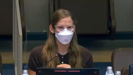 Violet Affleck, the daughter of actors Ben Affleck and Jennifer Garner, addressed the United Nations in support of mask laws and better public health protocols to prevent the surge of COVID-19. Speaking at “Healthy Indoor Air: A Global Call to Action”, the 19-year-old, who suffered a “post-viral condition” in 2019, made a statement while donning a KN95 mask.