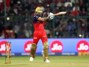 Kohli led the 206-run chase with a commanding 81 off 44 balls, sharing a decisive stand with local favourite Devdutt Padikkal at the batting-friendly M
