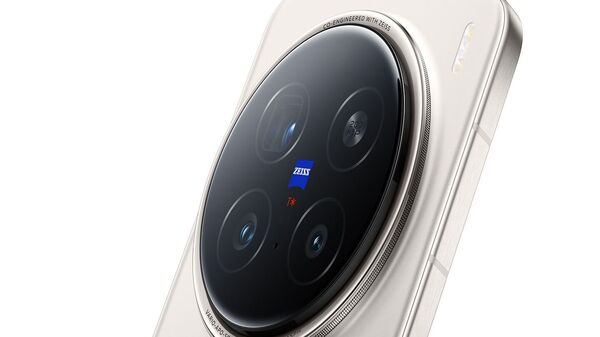 Vivo is launching the X300 series in the coming months, and leaks surrounding the devices have already started to surface on the internet. Recently, we came across smartphone camera upgrades. Now, the Vivo X300 appeared on the Geekbench listing, revealing the processor, performance scores, and more. While it was speculated to be powered by the upcoming MediaTek Dimensity 9500 chip, the new listing may have confirmed its use of the expected processor. Therefore, we can expect a major performance upgrade this year.