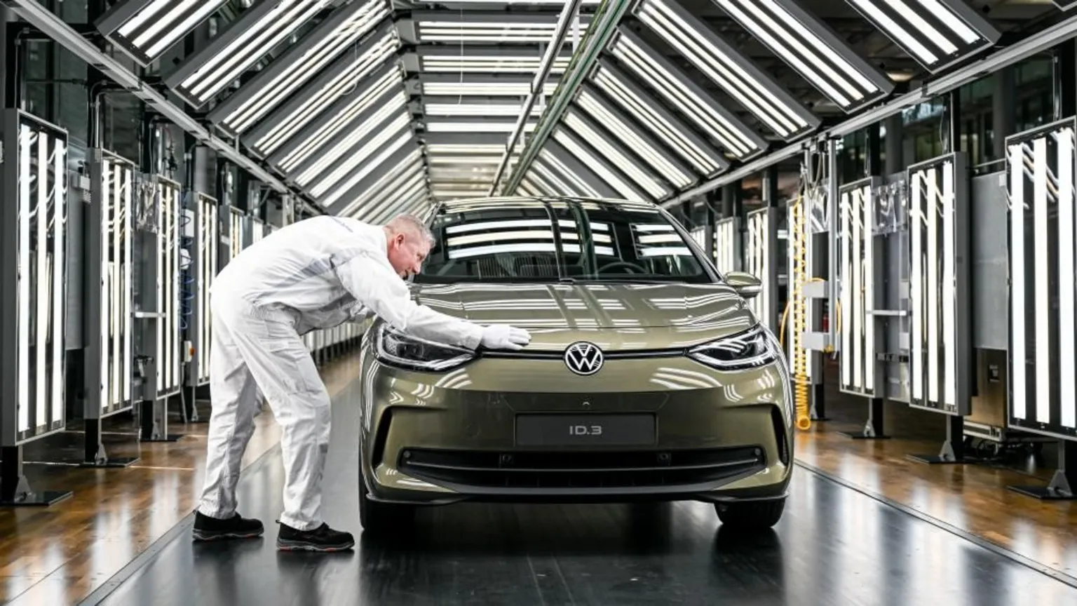 The board of German car giant Volkswagen has approved a plan to cut another 50,000 jobs as part of a sweeping turnaround programme