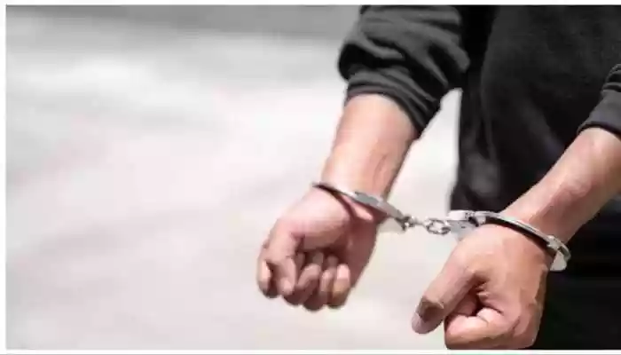 Actor posted a video of the matter, in which he can be seen confronting the waiter and demanding an explanation while waiter and manager are seen seeking