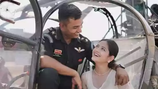 <h4>'Want him to sacrifice life, but...': Ex-officer backs Army captain amid row over proposal</h4><h4>A newly commissioned Army captain's