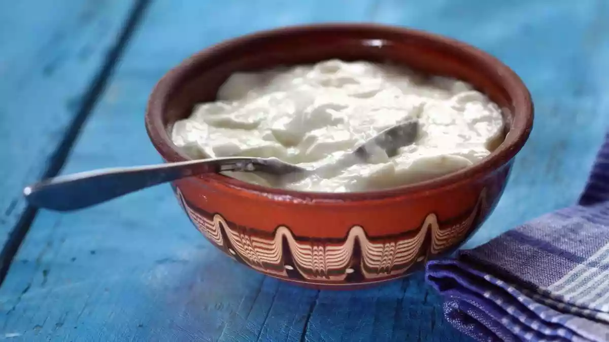 Thick, creamy curd from the dairy tastes irresistible—but recreating that same texture at home can feel tricky. Many people complain that homemade curd turns