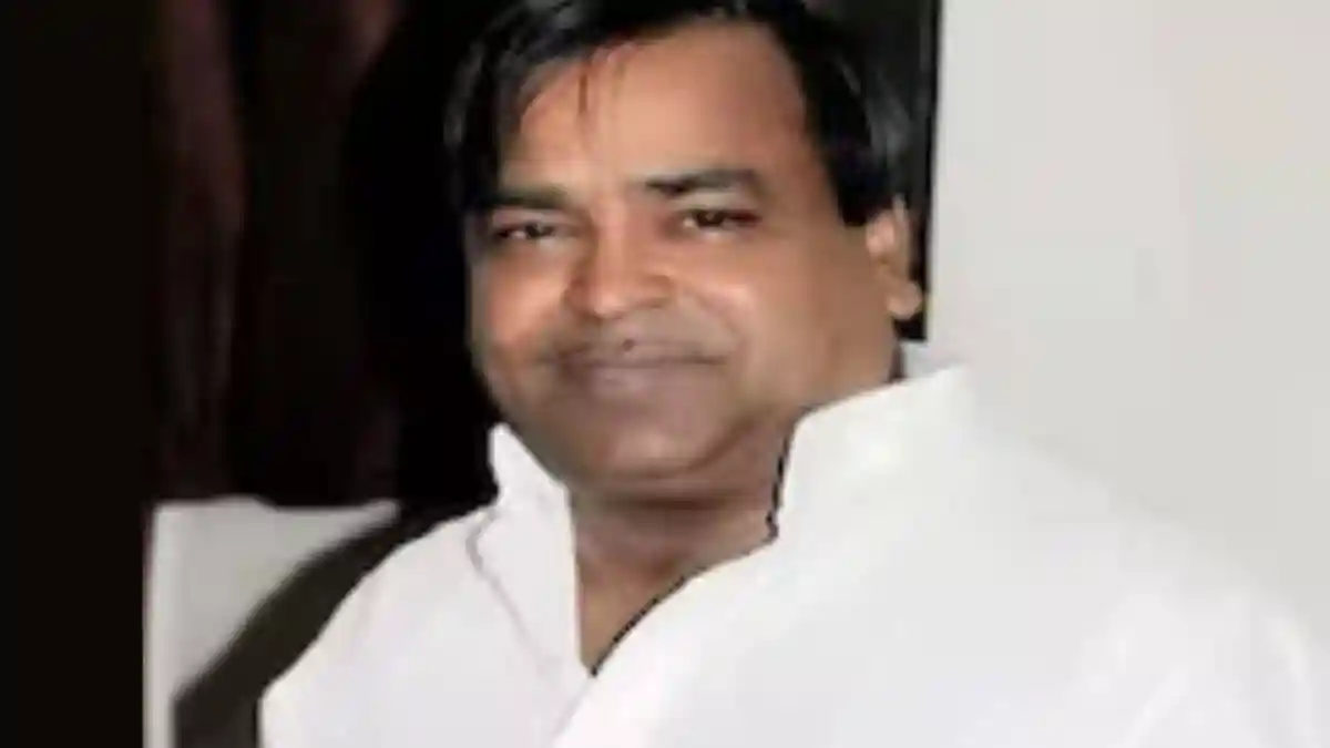 Was it a minor scuffle inside Lucknow Jail or a planned attack on former UP minister Gayatri Prasad Prajapati? The controversial Samajwadi Party (SP) leader, lodged in prison since 2017 in a rape case, suffered head injuries on Tuesday night after a fellow inmate allegedly hit him during what jail officials called a “small quarrel