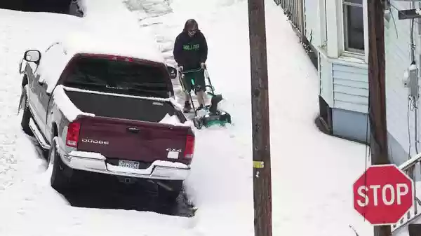 Major US cities, from Washington DC in the north right up into Maine in the west, are bracing for a heavy snowfall of up to 4 inches over this weekend