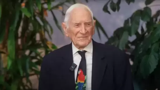 We often hear that the secret to a long, healthy life lies in watching our weight, keeping cholesterol under control, and maintaining good blood pressure. While these factors are important, they may not be the ultimate key to longevity. Dr John Scharffenberg, a 100-year-old preventive medicine doctor and nutrition professor from California, revealed in an August 25 Instagram post by LongevityXlab the 1 daily habit he believes matters even more, and it might just save your life. <strong>(Also read: </strong><strong>Physician shares how a 39 year old man swallowed chia seeds and nearly choked; warns ‘stop eating' them the wrong way</strong><strong> )</strong>