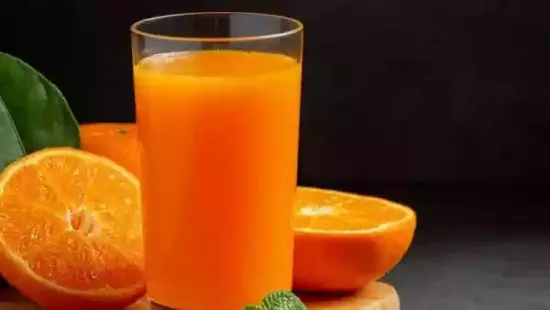 Juicy, tangy, and vibrant orange juice often feels like a heaven-sent drink for those dealing with nutrient deficiencies, dull skin, or low energy. However